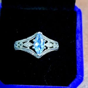 A gorgeous marquis cut reticulated band ring. NWOT